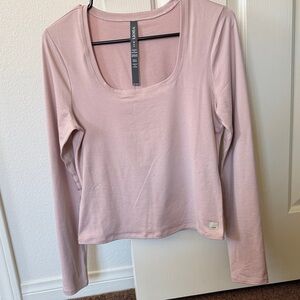 Vuori Long Sleeve Scoop Neck Tee in Dusty Pink